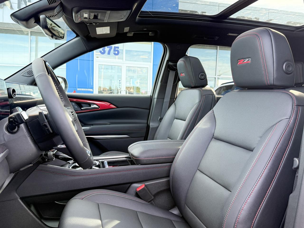 2026 Chevrolet Traverse Z71 2.5L 4 CYL WITH REMOTE START/ENTRY, SUNROOF, HEATED SEATS, HEATED STEERING WHEEL, POWER LIFTGATE, HD SURROUND VISION, APPLE CARPLAY AND ANDROID AUTO Photo