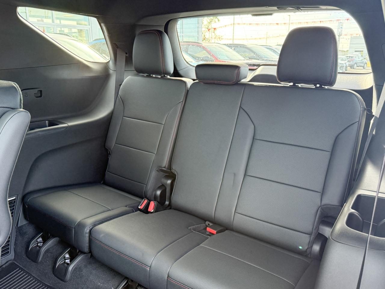 2026 Chevrolet Traverse Z71 2.5L 4 CYL WITH REMOTE START/ENTRY, SUNROOF, HEATED SEATS, HEATED STEERING WHEEL, POWER LIFTGATE, HD SURROUND VISION, APPLE CARPLAY AND ANDROID AUTO Photo