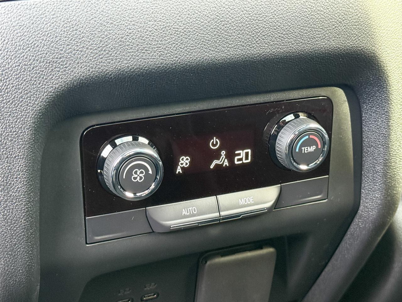 2026 Chevrolet Traverse Z71 2.5L 4 CYL WITH REMOTE START/ENTRY, SUNROOF, HEATED SEATS, HEATED STEERING WHEEL, POWER LIFTGATE, HD SURROUND VISION, APPLE CARPLAY AND ANDROID AUTO Photo