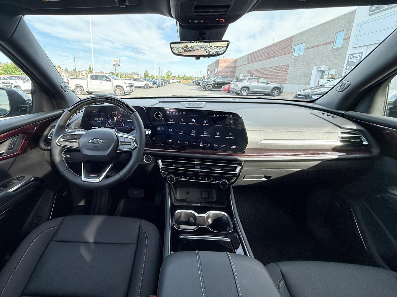 2026 Chevrolet Traverse Z71 2.5L 4 CYL WITH REMOTE START/ENTRY, SUNROOF, HEATED SEATS, HEATED STEERING WHEEL, POWER LIFTGATE, HD SURROUND VISION, APPLE CARPLAY AND ANDROID AUTO Photo
