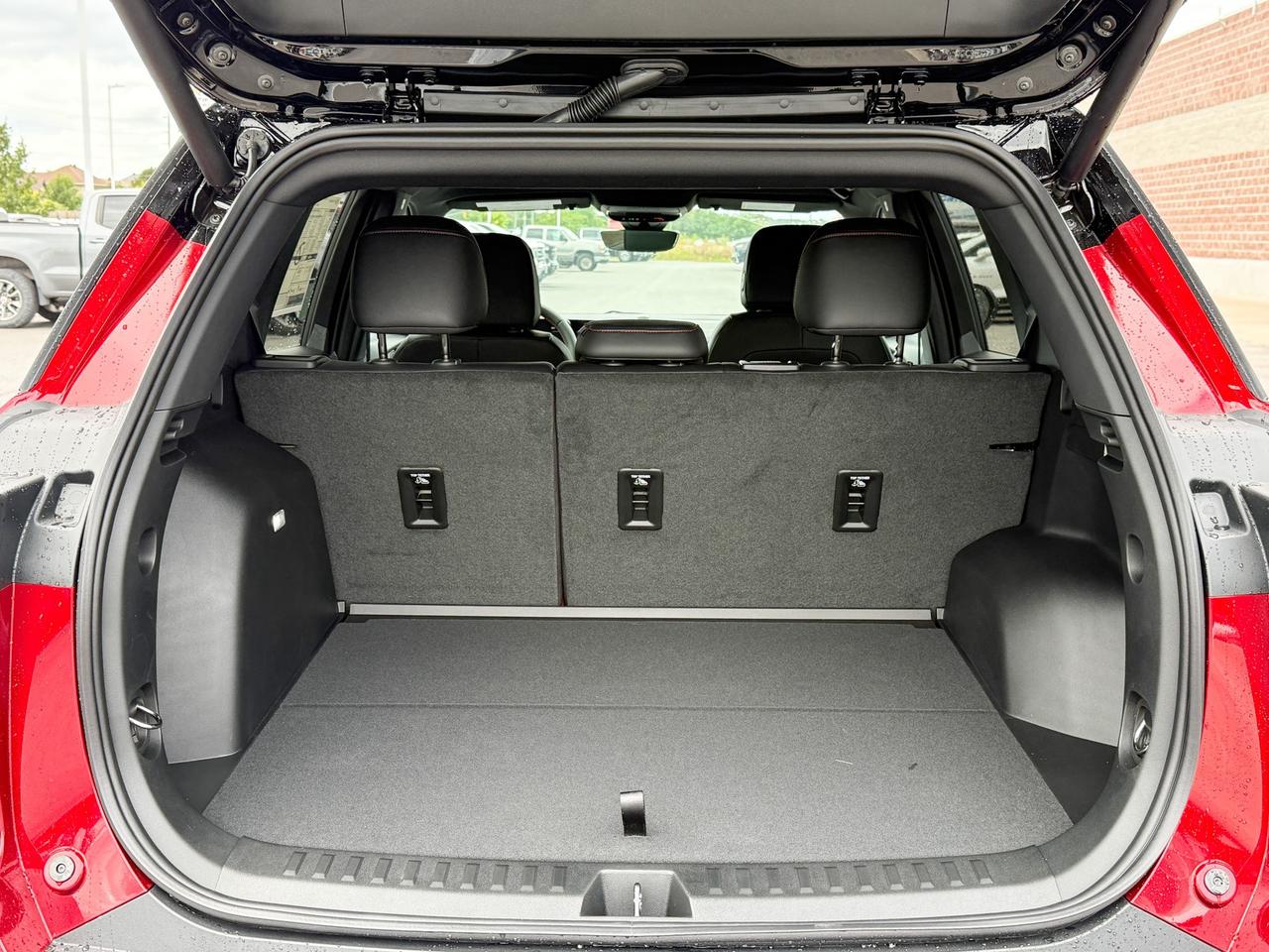 2026 Chevrolet Equinox RS 1.5L 4CYL WITH REMOTE START/ENTRY, HEATED SEATS, HEATED STEERING WHEEL, ADAPTIVE CRUISE CONTROL, HD SURROUND VISION, POWER LIFTGATE Photo