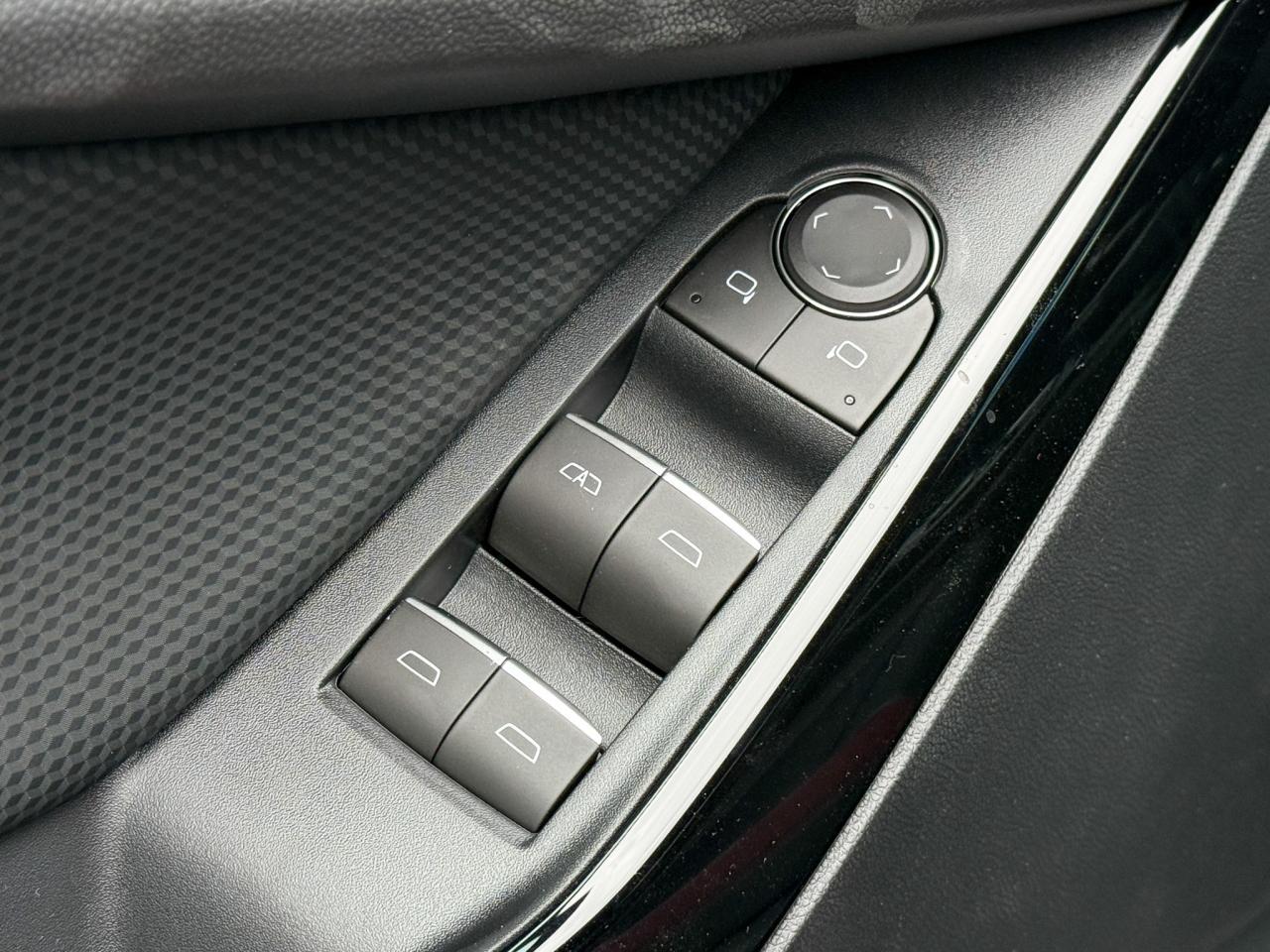 2026 Chevrolet Equinox RS 1.5L 4CYL WITH REMOTE START/ENTRY, HEATED SEATS, HEATED STEERING WHEEL, ADAPTIVE CRUISE CONTROL, HD SURROUND VISION, POWER LIFTGATE Photo