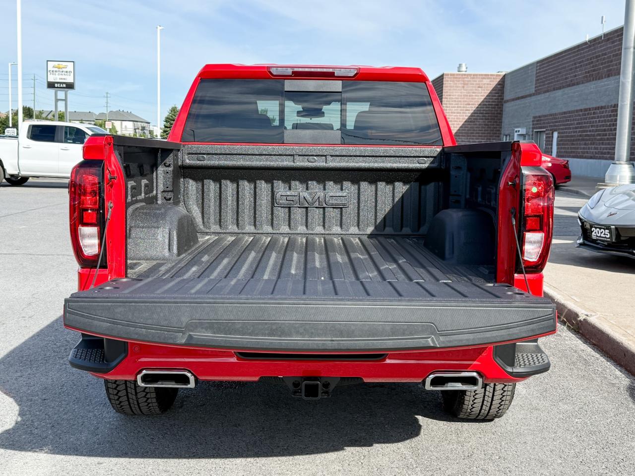 2026 GMC Sierra 1500 Elevation 5.3L V8 WITH REMOTE START/ENTRY, HEATED SEATS, HEATED STEERING WHEEL, CRUISE CONTROL, HD REAR VISION CAMERA, BOSE SOUND SYSTEM Photo4