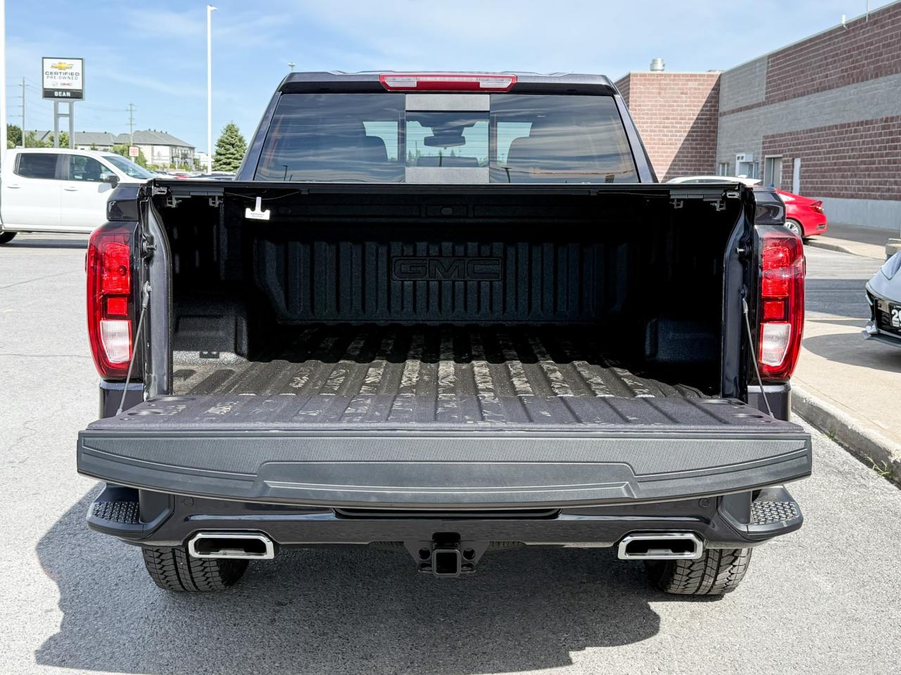 2026 GMC Sierra 1500 Elevation 5.3L V8 WITH REMOTE START/ENTRY, SUNROOF, HEATED SEATS, HEATED STEERING WHEEL, CRUISE CONTROL, HD REAR VISION CAMERA, BOSE SOUND SYSTEM Photo4