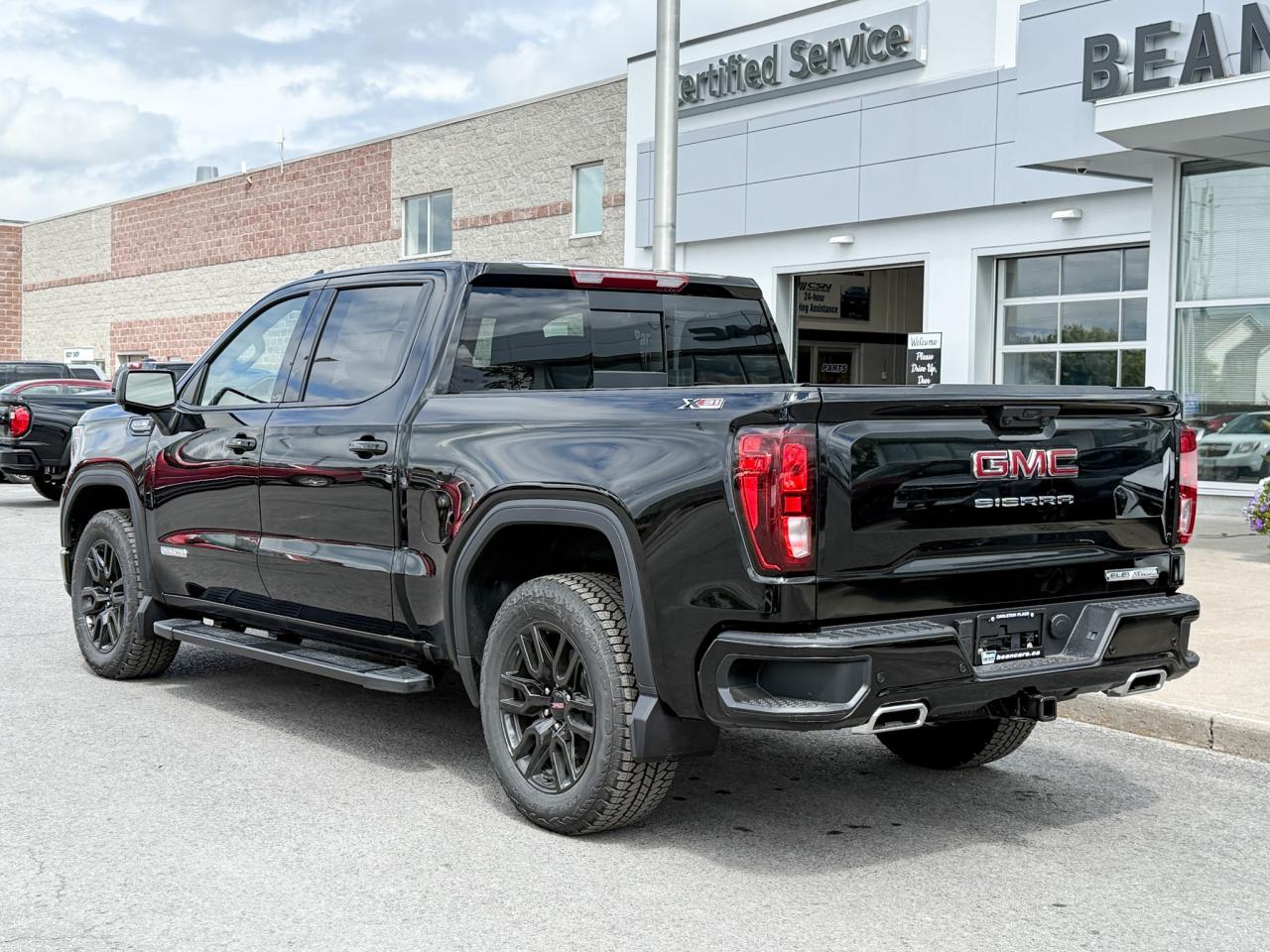 2026 GMC Sierra 1500 Elevation 5.3L V8 WITH REMOTE START/ENTRY, SUNROOF, HEATED SEATS, HEATED STEERING WHEEL, CRUISE CONTROL, HD REAR VISION CAMERA, BOSE SOUND SYSTEM Photo2