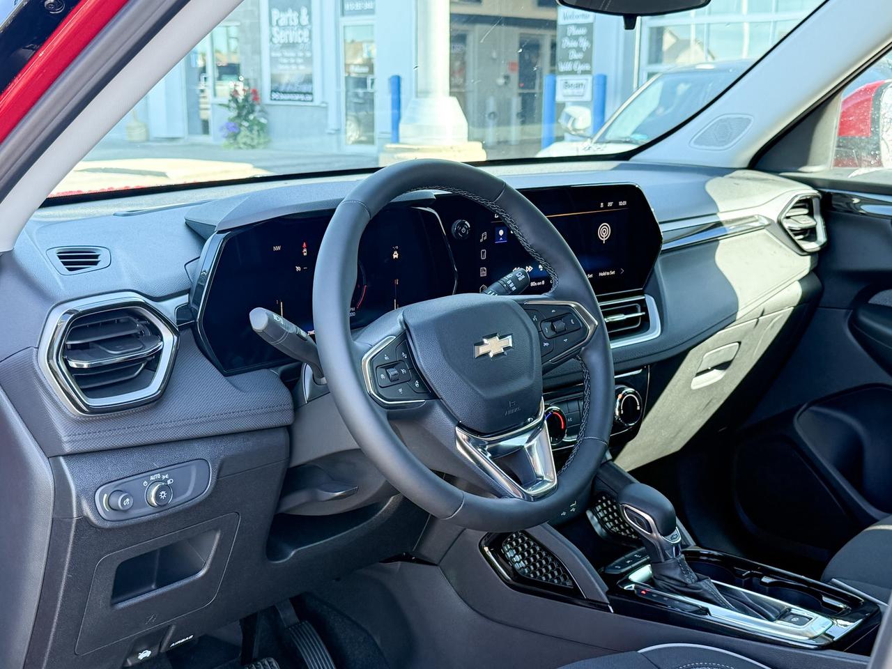 2026 Chevrolet TrailBlazer 1.3L TURBO ENGINE WITH REMOTE START/ENTRY, HEATED FRONT SEATS, HEATED STEERING WHEEL, REAR VIEW CAMERA, APPLE CARPLAY AND ANDROID AUTO Photo