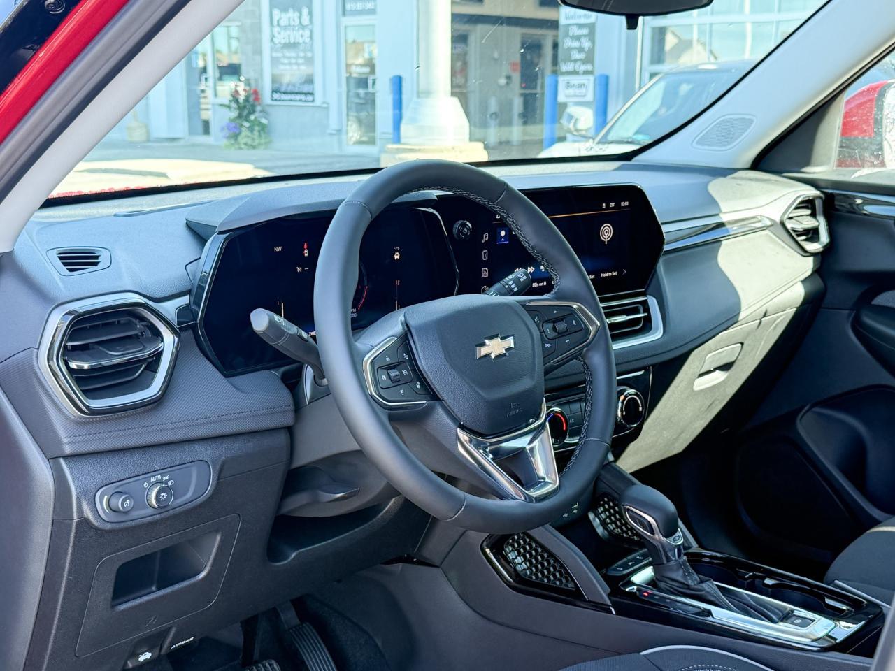 2026 Chevrolet TrailBlazer 1.3L TURBO ENGINE WITH REMOTE START/ENTRY, HEATED FRONT SEATS, HEATED STEERING WHEEL, REAR VIEW CAMERA, APPLE CARPLAY AND ANDROID AUTO Photo