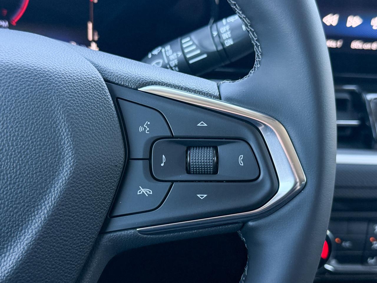 2026 Chevrolet TrailBlazer 1.3L TURBO ENGINE WITH REMOTE START/ENTRY, HEATED FRONT SEATS, HEATED STEERING WHEEL, REAR VIEW CAMERA, APPLE CARPLAY AND ANDROID AUTO Photo