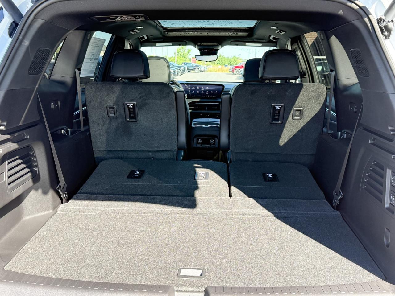 2026 Buick Enclave Sport Touring 2.5L 4 CYL WITH REMOTE START/ENTRY, SUNROOF, HEATED SEATS, HEATED STEERING WHEEL, POWER LIFTGATE, BOSE SOUND SYSTEM Photo4