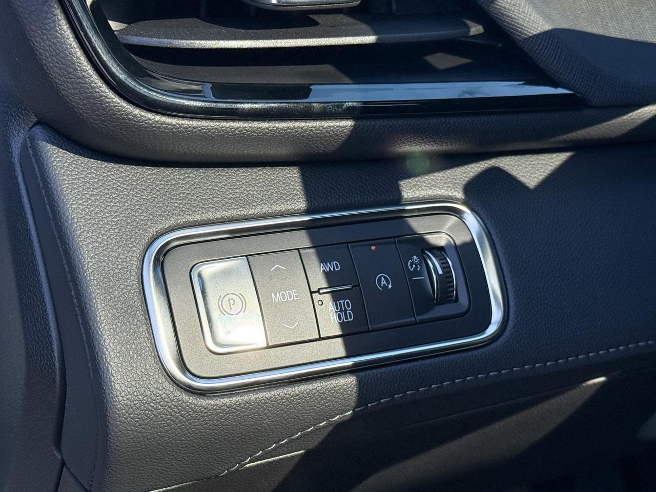 2026 Buick Enclave Sport Touring 2.5L 4 CYL WITH REMOTE START/ENTRY, SUNROOF, HEATED SEATS, HEATED STEERING WHEEL, POWER LIFTGATE, BOSE SOUND SYSTEM Photo