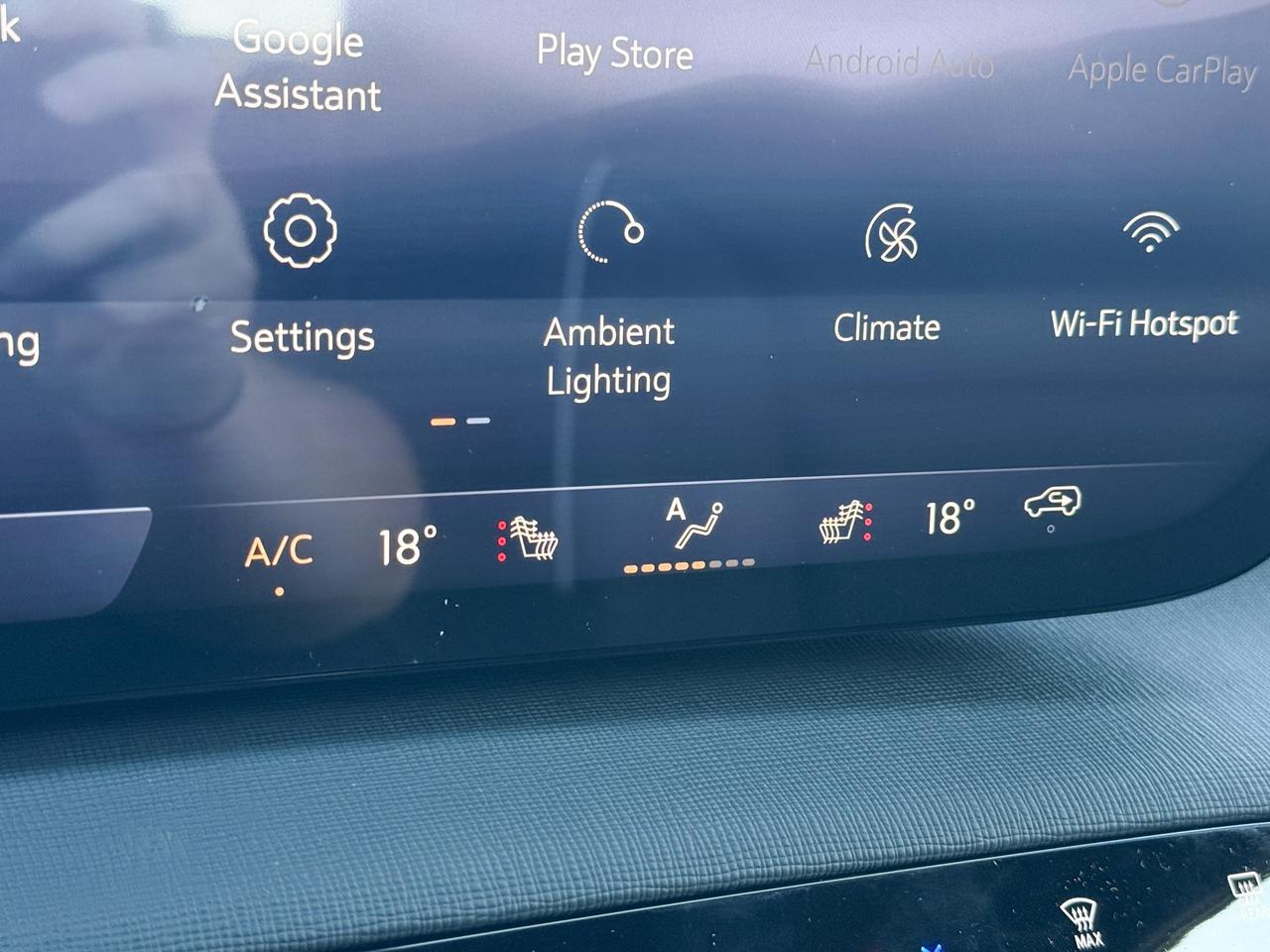 2026 Buick Enclave Sport Touring 2.5L 4 CYL WITH REMOTE START/ENTRY, SUNROOF, HEATED SEATS, HEATED STEERING WHEEL, POWER LIFTGATE, BOSE SOUND SYSTEM Photo