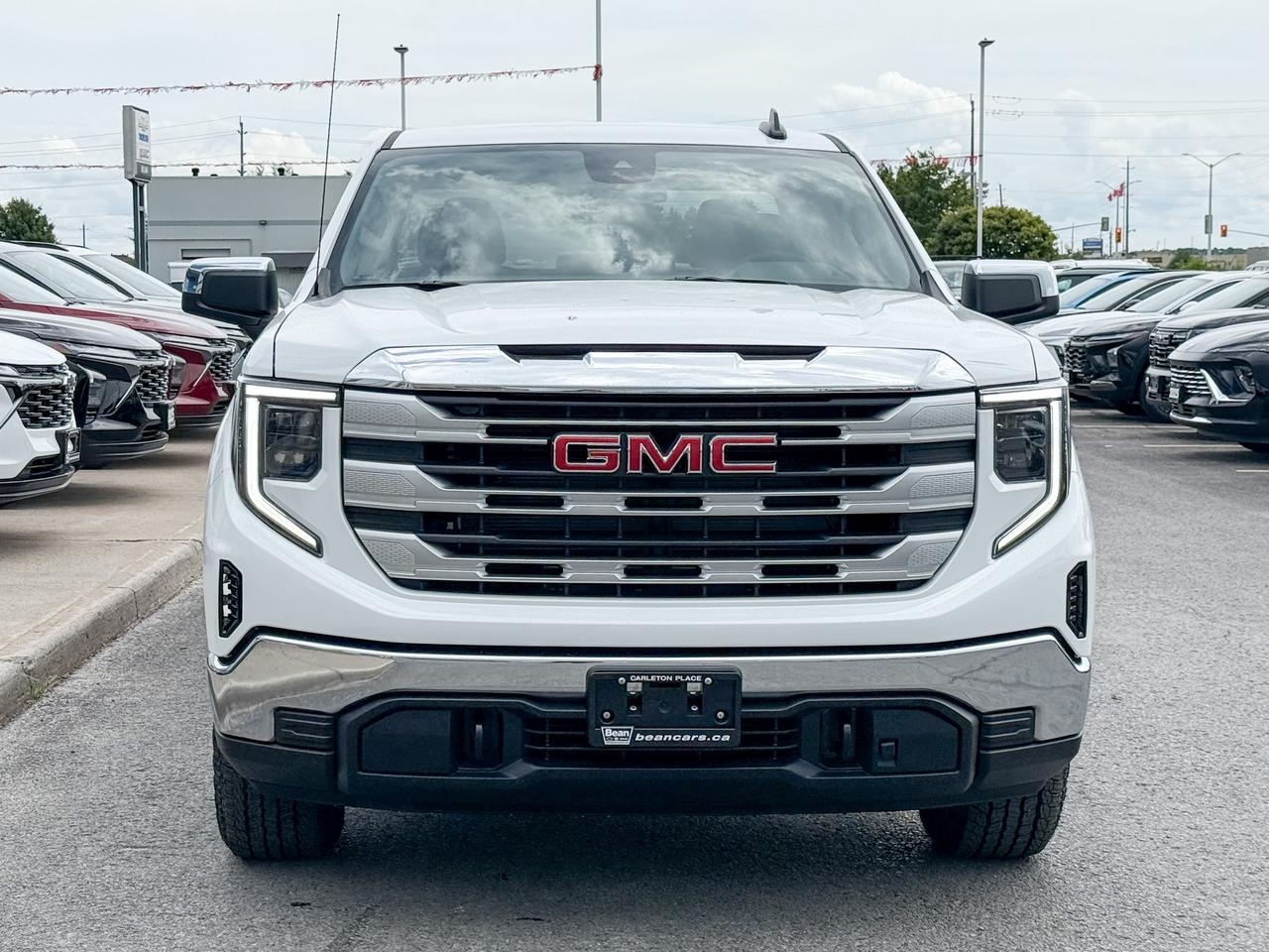 2026 GMC Sierra 1500 SLE 2.7L 4CYL WITH REMOTE START/ENTRY, HEATED SEATS, HEATED STEERING WHEEL, CRUISE CONTROL, HD REAR VISION CAMERA, APPLE CARPLAY AND ANDROID AUTO Photo