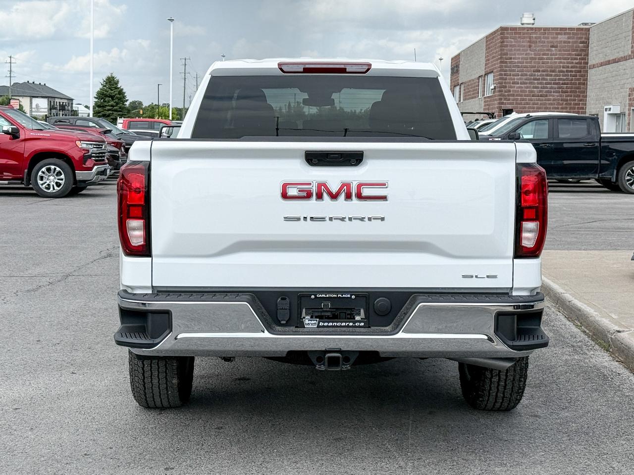 2026 GMC Sierra 1500 SLE 2.7L 4CYL WITH REMOTE START/ENTRY, HEATED SEATS, HEATED STEERING WHEEL, CRUISE CONTROL, HD REAR VISION CAMERA, APPLE CARPLAY AND ANDROID AUTO Photo