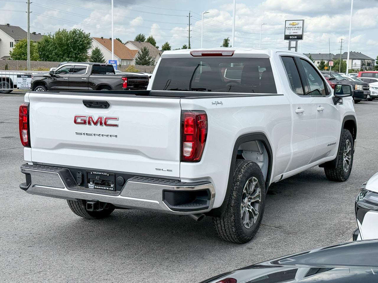 2026 GMC Sierra 1500 SLE 2.7L 4CYL WITH REMOTE START/ENTRY, HEATED SEATS, HEATED STEERING WHEEL, CRUISE CONTROL, HD REAR VISION CAMERA, APPLE CARPLAY AND ANDROID AUTO Photo