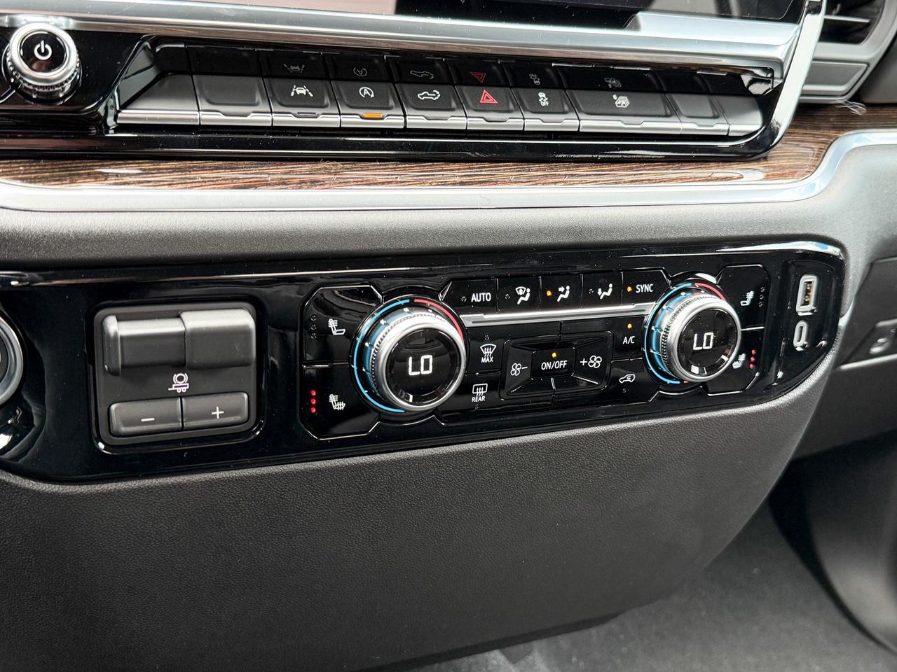 2026 GMC Sierra 1500 SLE 2.7L 4CYL WITH REMOTE START/ENTRY, HEATED SEATS, HEATED STEERING WHEEL, CRUISE CONTROL, HD REAR VISION CAMERA, APPLE CARPLAY AND ANDROID AUTO Photo