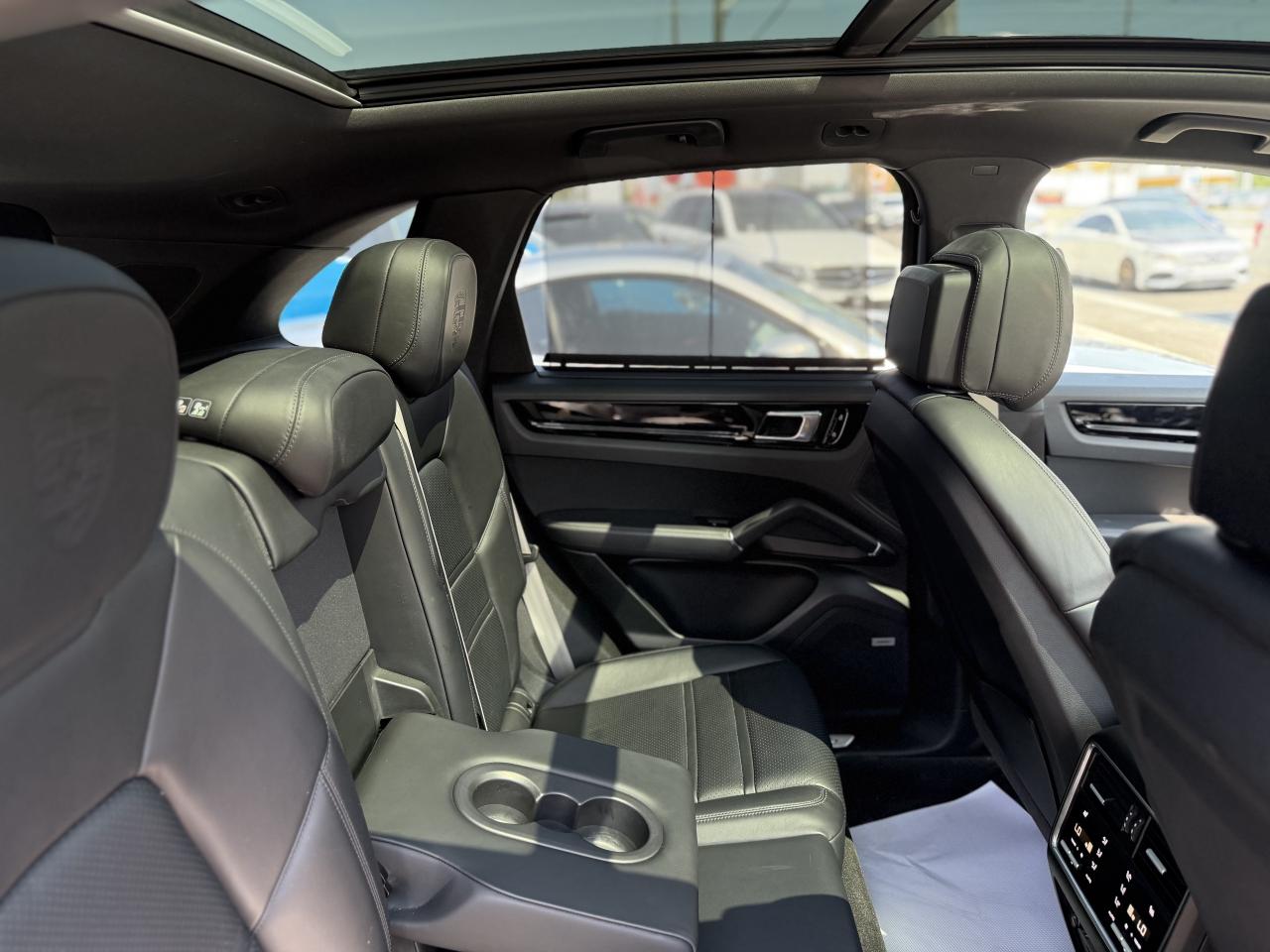 2019 Porsche Cayenne PREMIUM | PANO | LOADED Photo