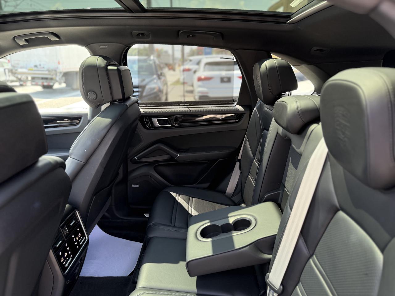 2019 Porsche Cayenne PREMIUM | PANO | LOADED Photo