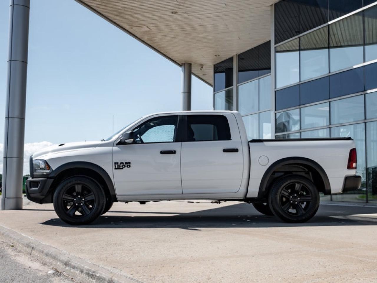 2022 RAM 1500 Classic WARLOCK Photo4