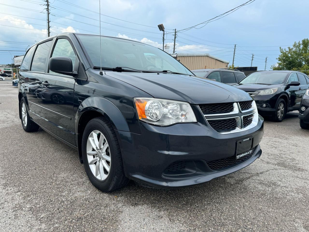 2013 Dodge Grand Caravan SXT Photo2