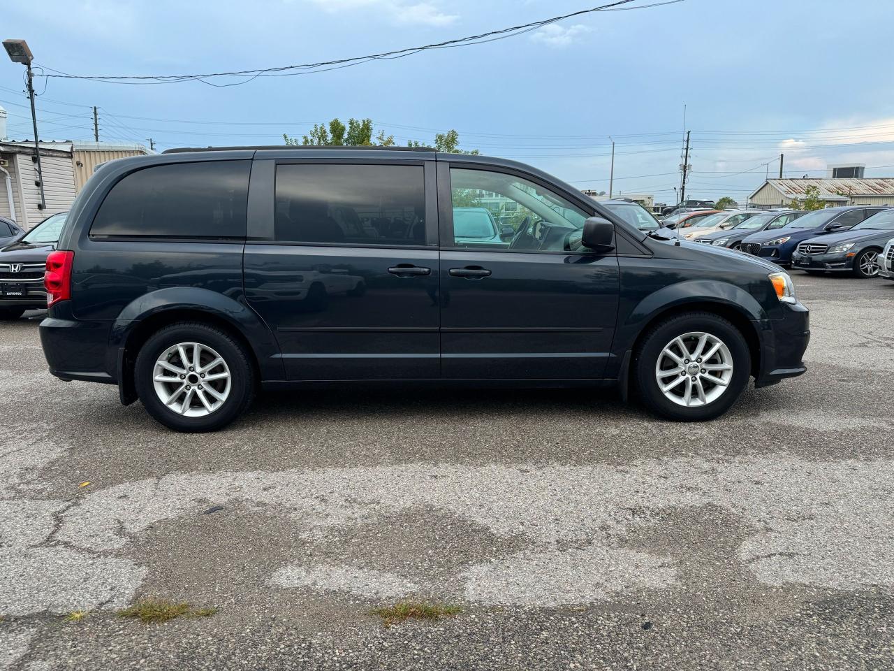 2013 Dodge Grand Caravan SXT Photo3