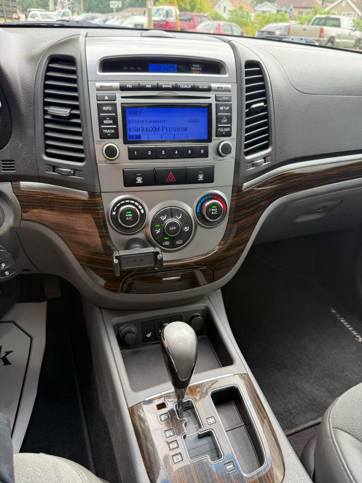 2012 Hyundai Santa Fe GL SPORT - Photo #10