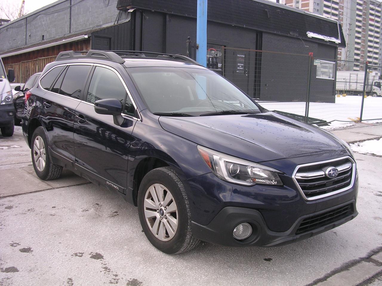 2018 Subaru Outback 2.5i Touring w/EyeSight Pkg - Photo #2