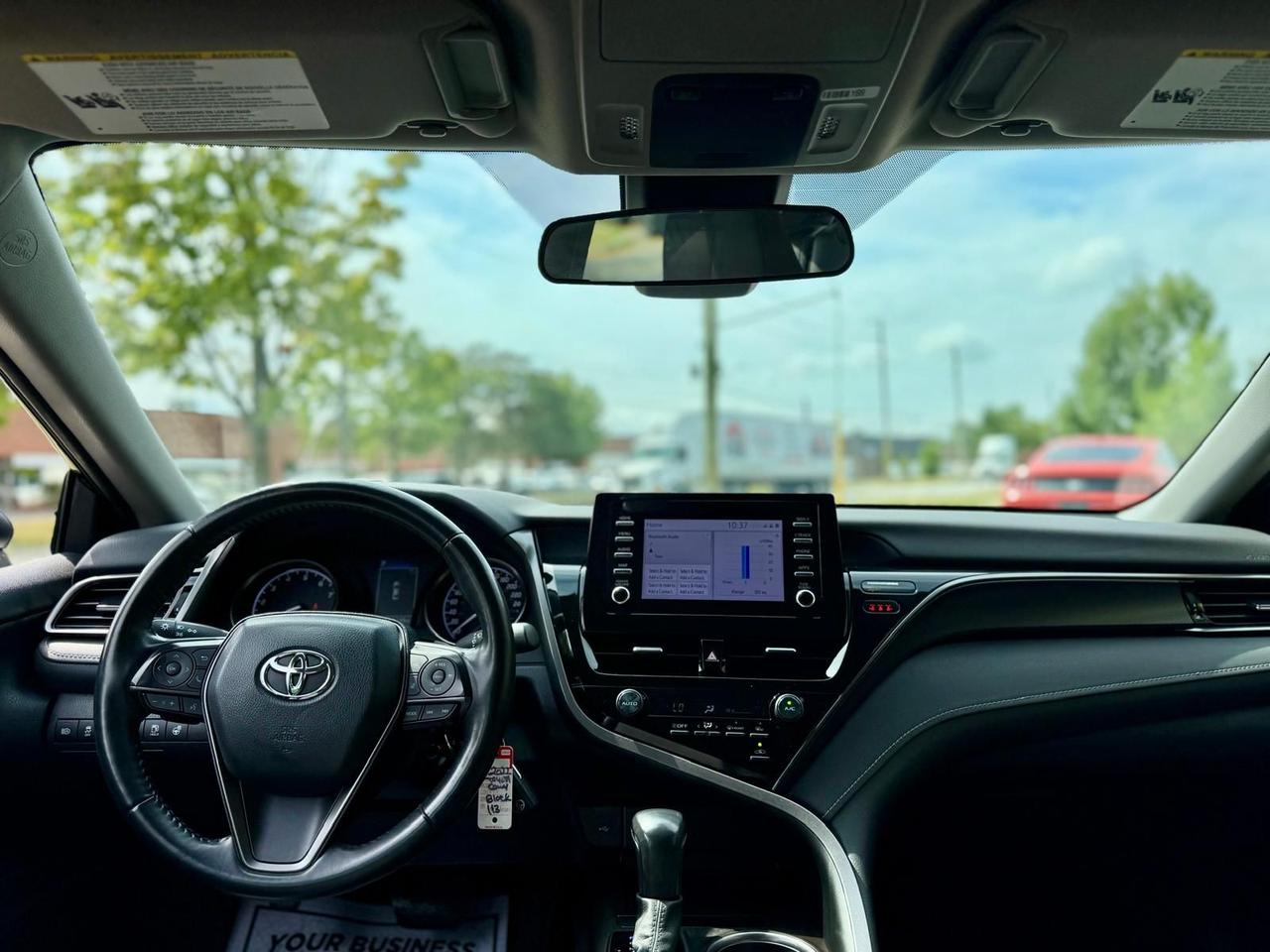 2022 Toyota Camry SE Photo