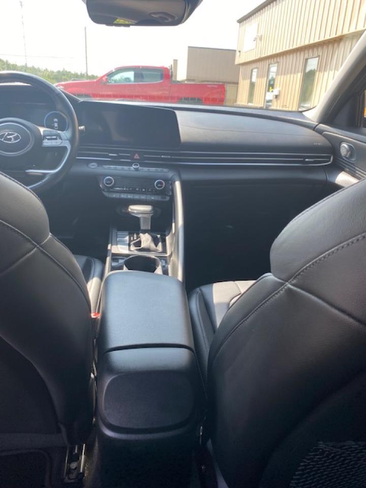 2022 Hyundai Elantra Preferred - Photo #9