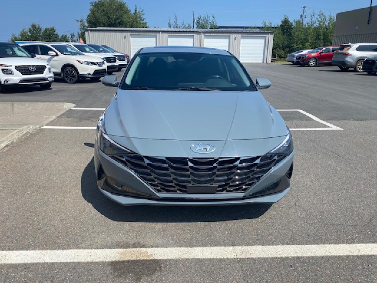 2022 Hyundai Elantra Preferred - Photo #4