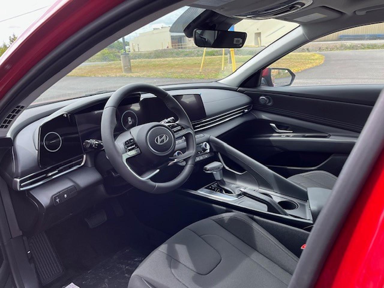 2025 Hyundai Elantra Preferred WITH TECH PKG Photo