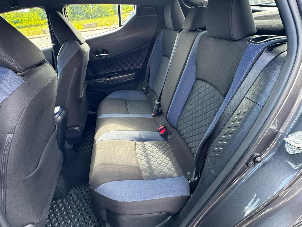 2021 Toyota C-HR XLE Premium Photo