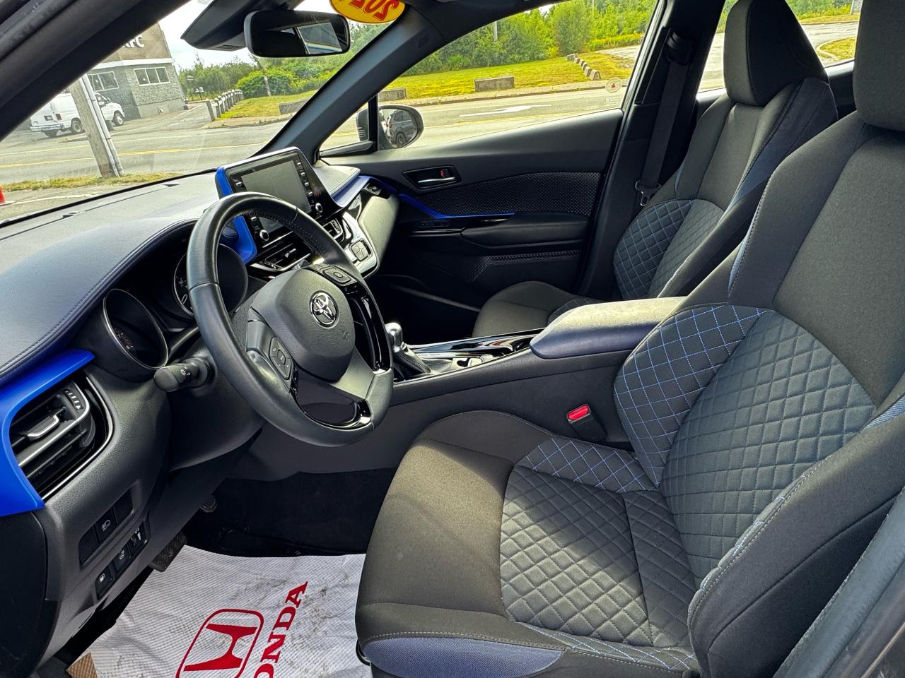 2021 Toyota C-HR XLE Premium Photo