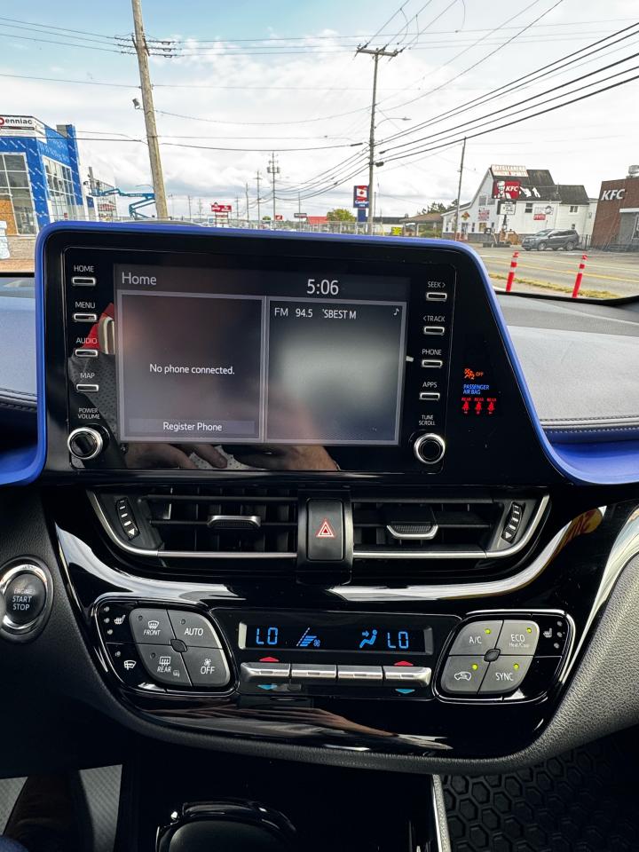 2021 Toyota C-HR XLE Premium Photo