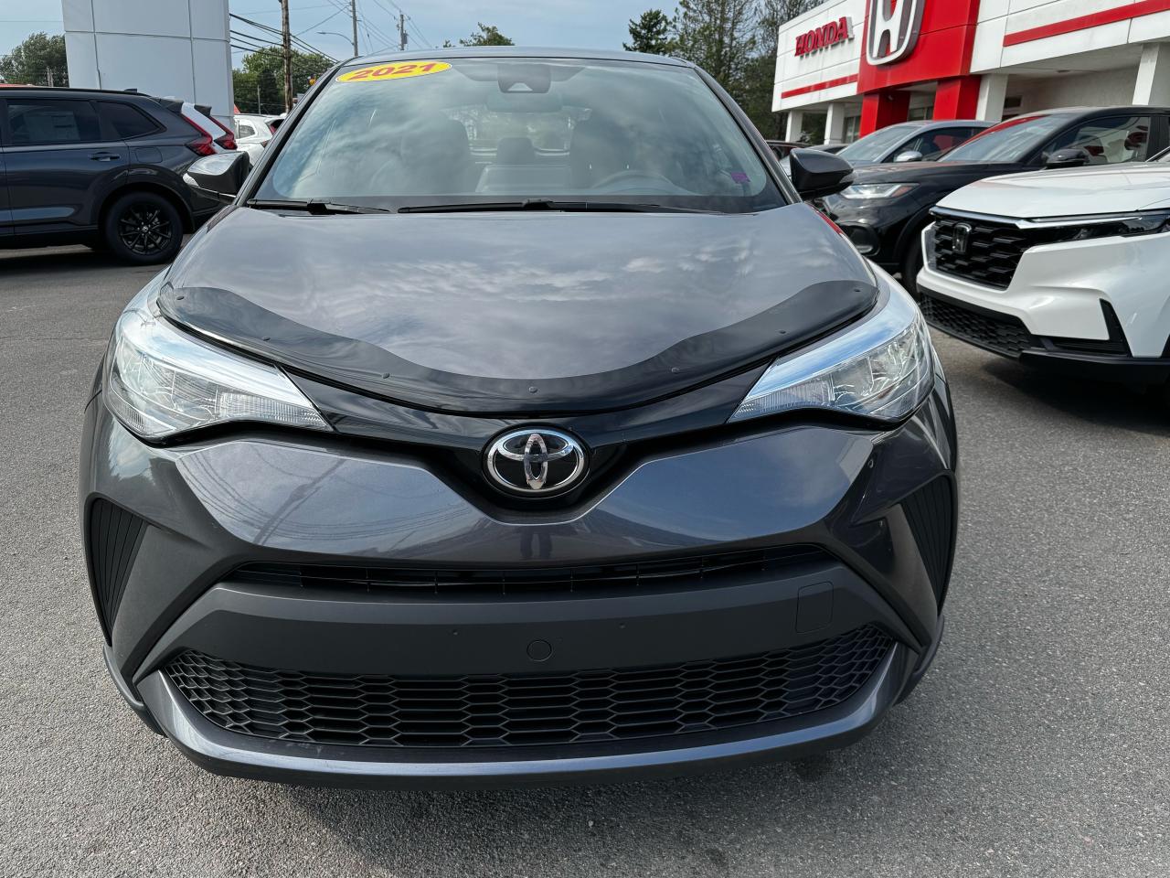 2021 Toyota C-HR XLE Premium Photo2