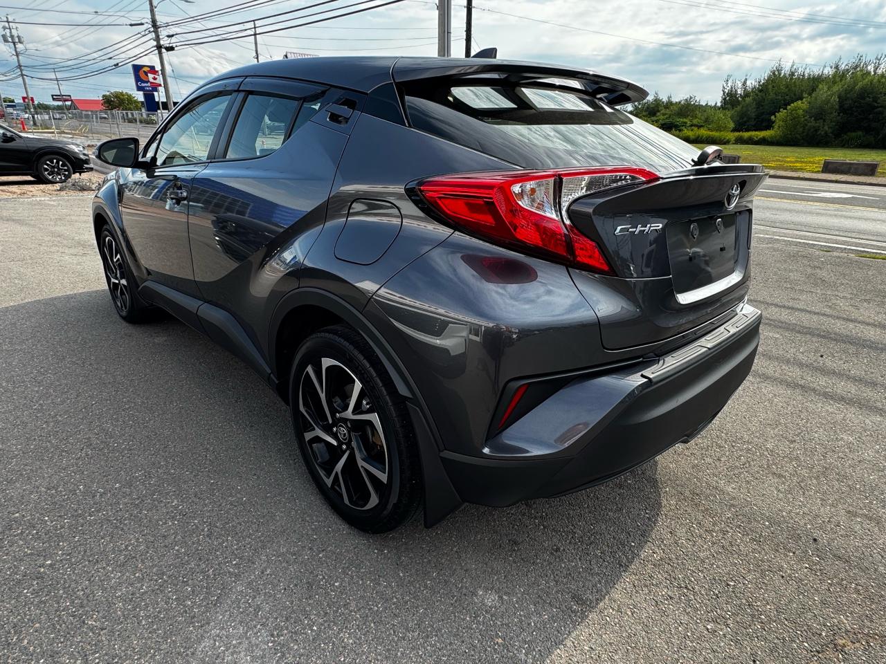 2021 Toyota C-HR XLE Premium Photo