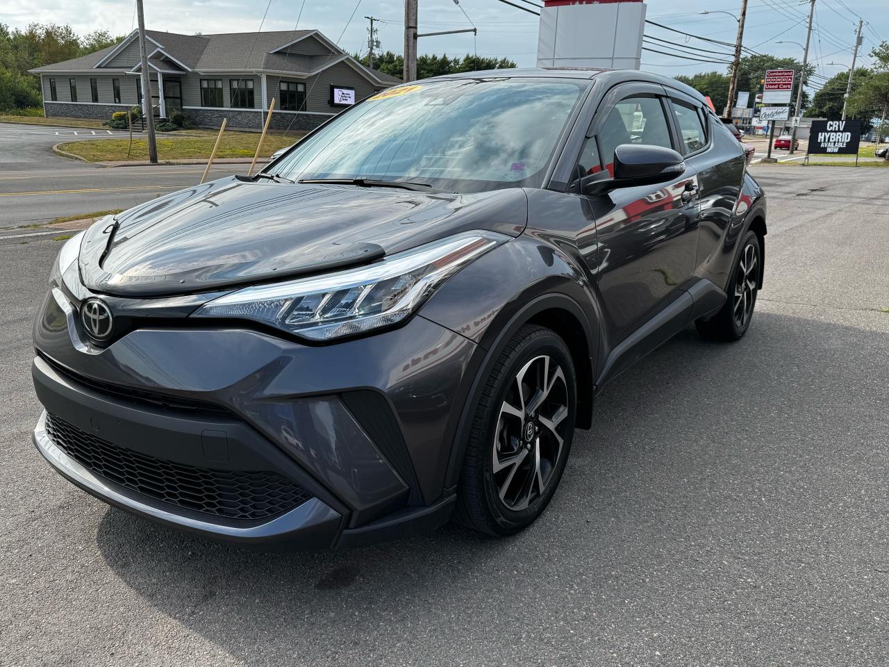 2021 Toyota C-HR XLE Premium Photo3