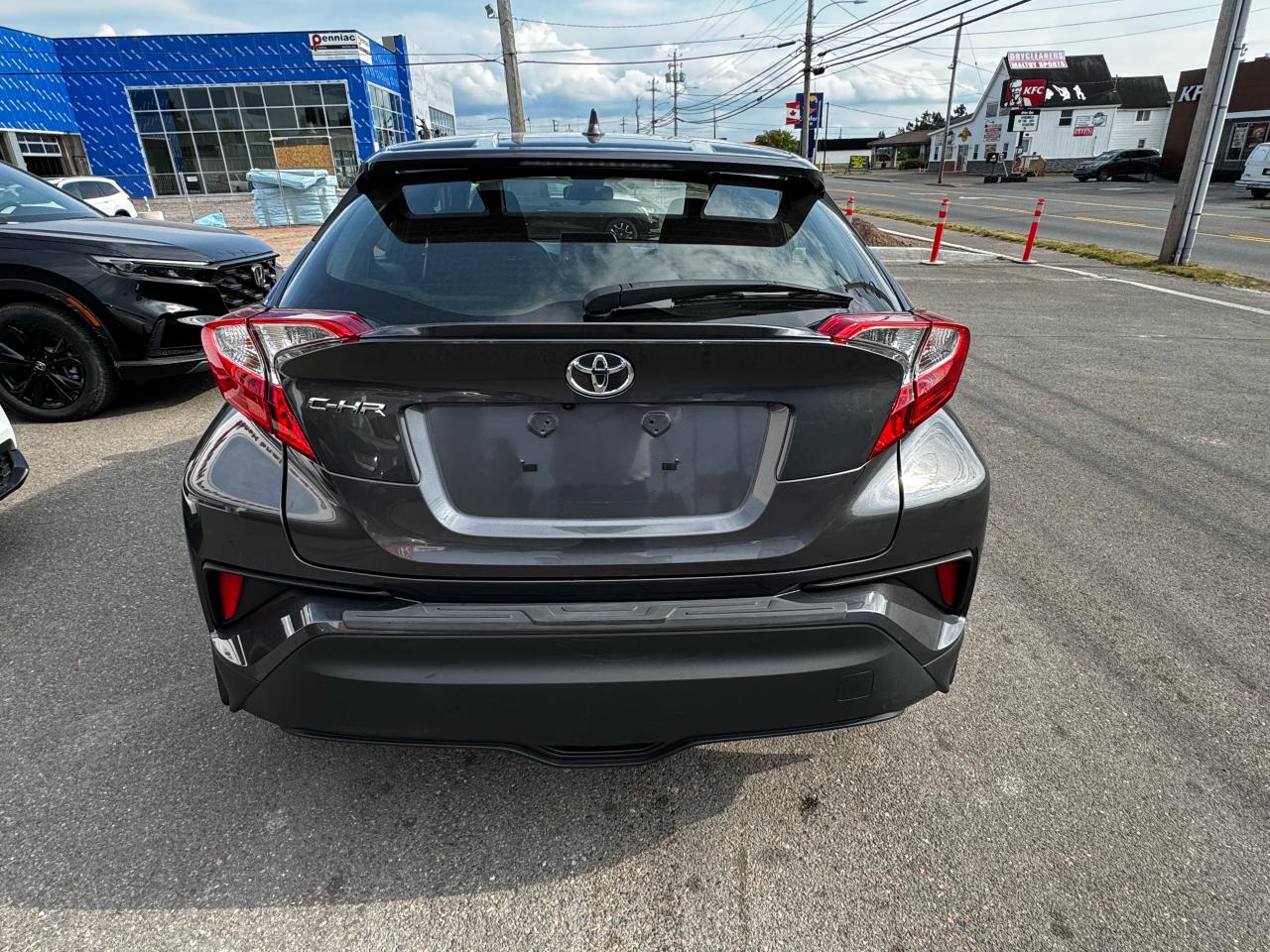 2021 Toyota C-HR XLE Premium Photo