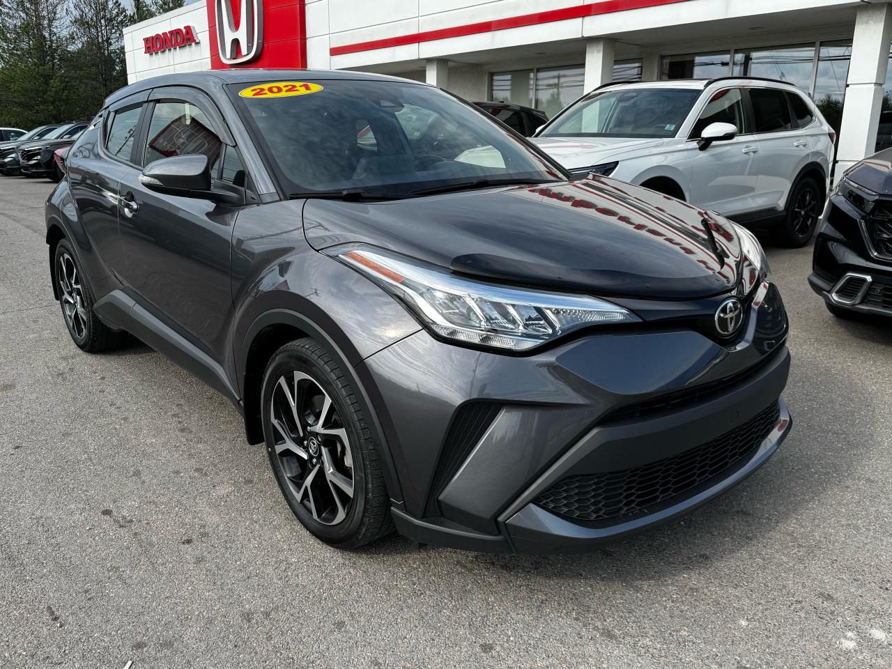 2021 Toyota C-HR XLE Premium Photo