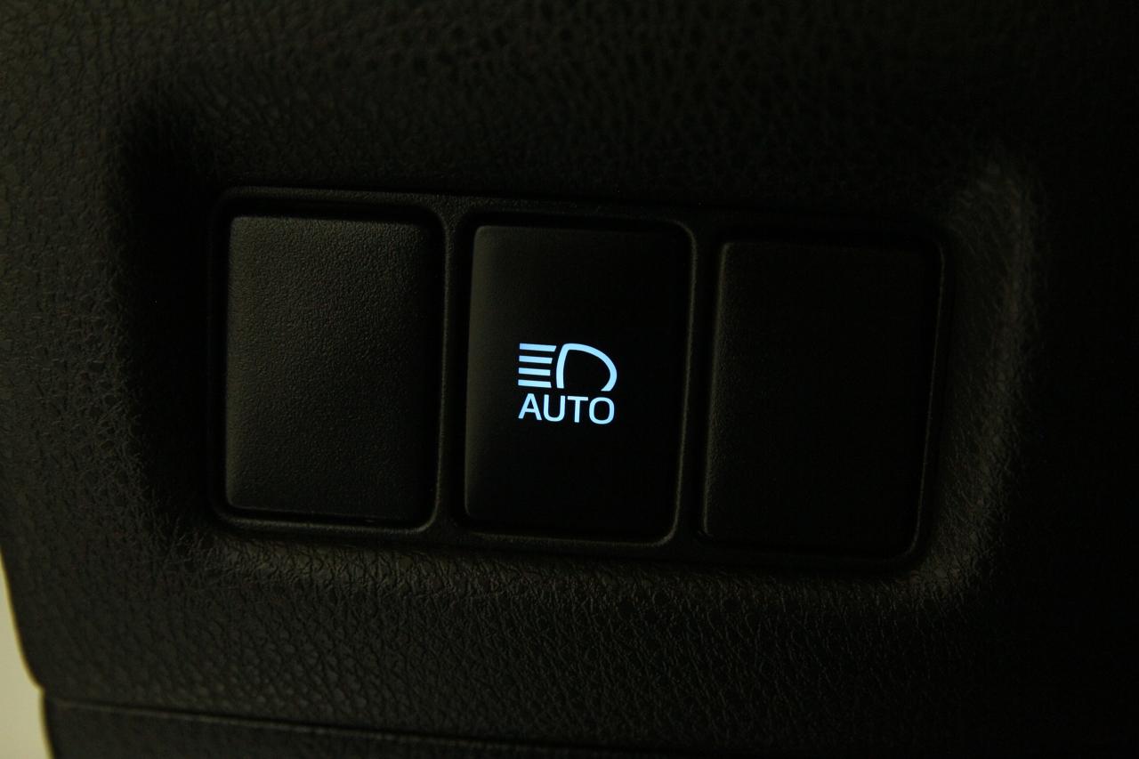 2022 Toyota C-HR LE | LaneDep | ACC | Backup Cam | CarPlay