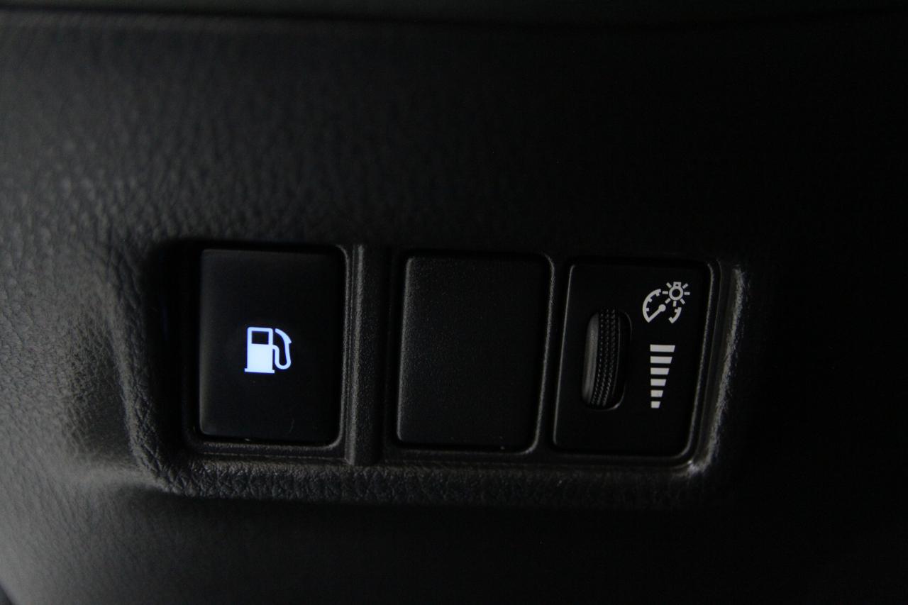 2022 Toyota C-HR LE | LaneDep | ACC | Backup Cam | CarPlay