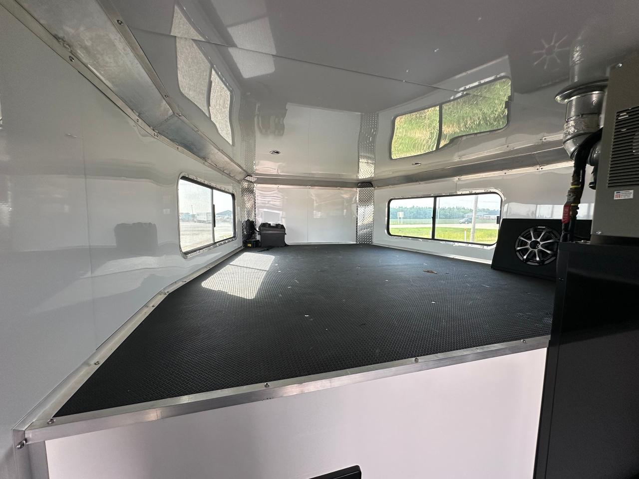 2023 ALCOM Hauler  Photo5