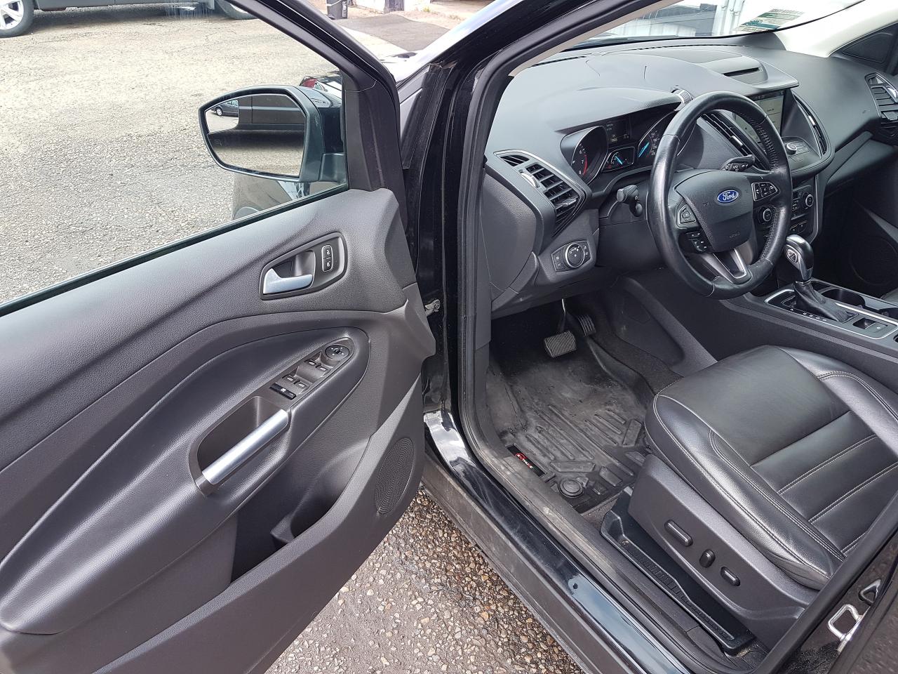 2018 Ford Escape SEL *LEATHER-NAVIGATION* Photo