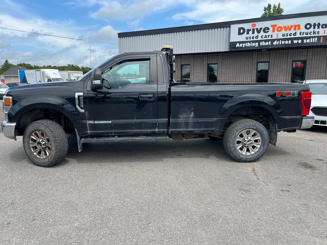 2020 Ford SUPER DUTY F-350 SRW XLT 4WD Reg Cab 8' Box - Photo #2