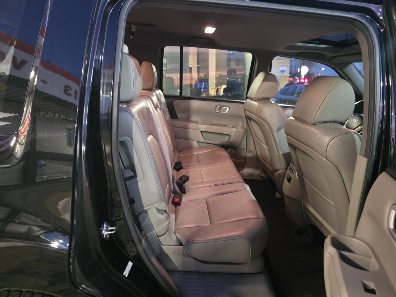 2013 Honda Pilot EX-L 8 Passenger | Leather | Sunroof | Backup Camera | Heated Seats Photo