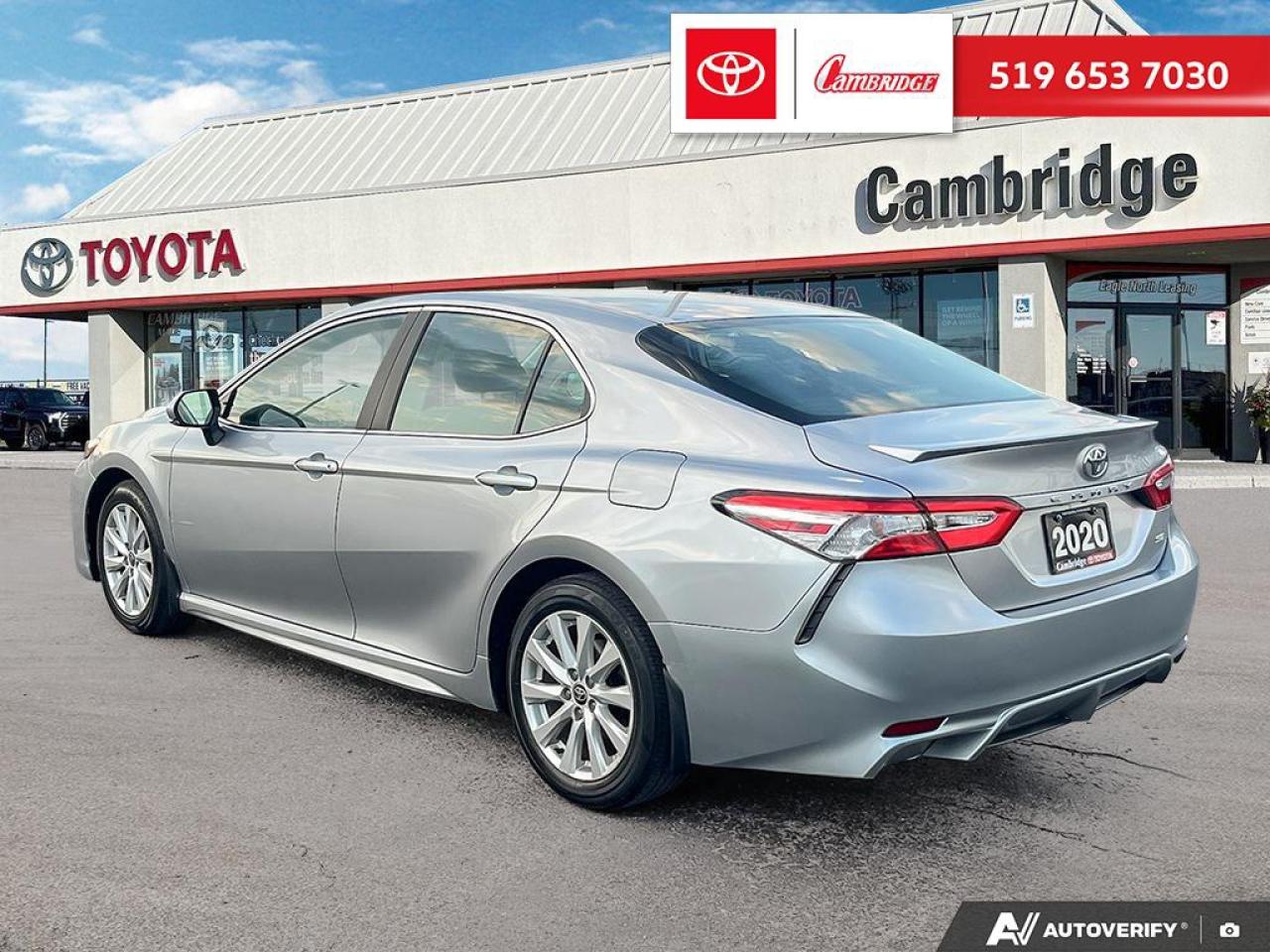 2020 Toyota Camry SE Photo3