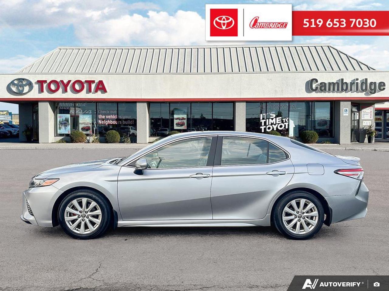 2020 Toyota Camry SE Photo2