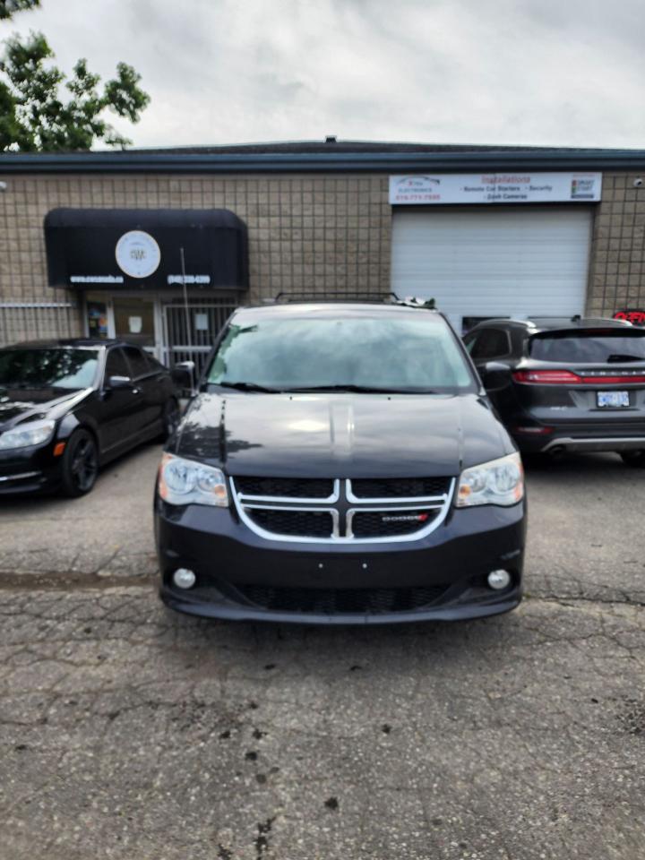 2015 Dodge Grand Caravan Crew l Clean Carfax l No accidents l Sunroof l FWD - Photo #2