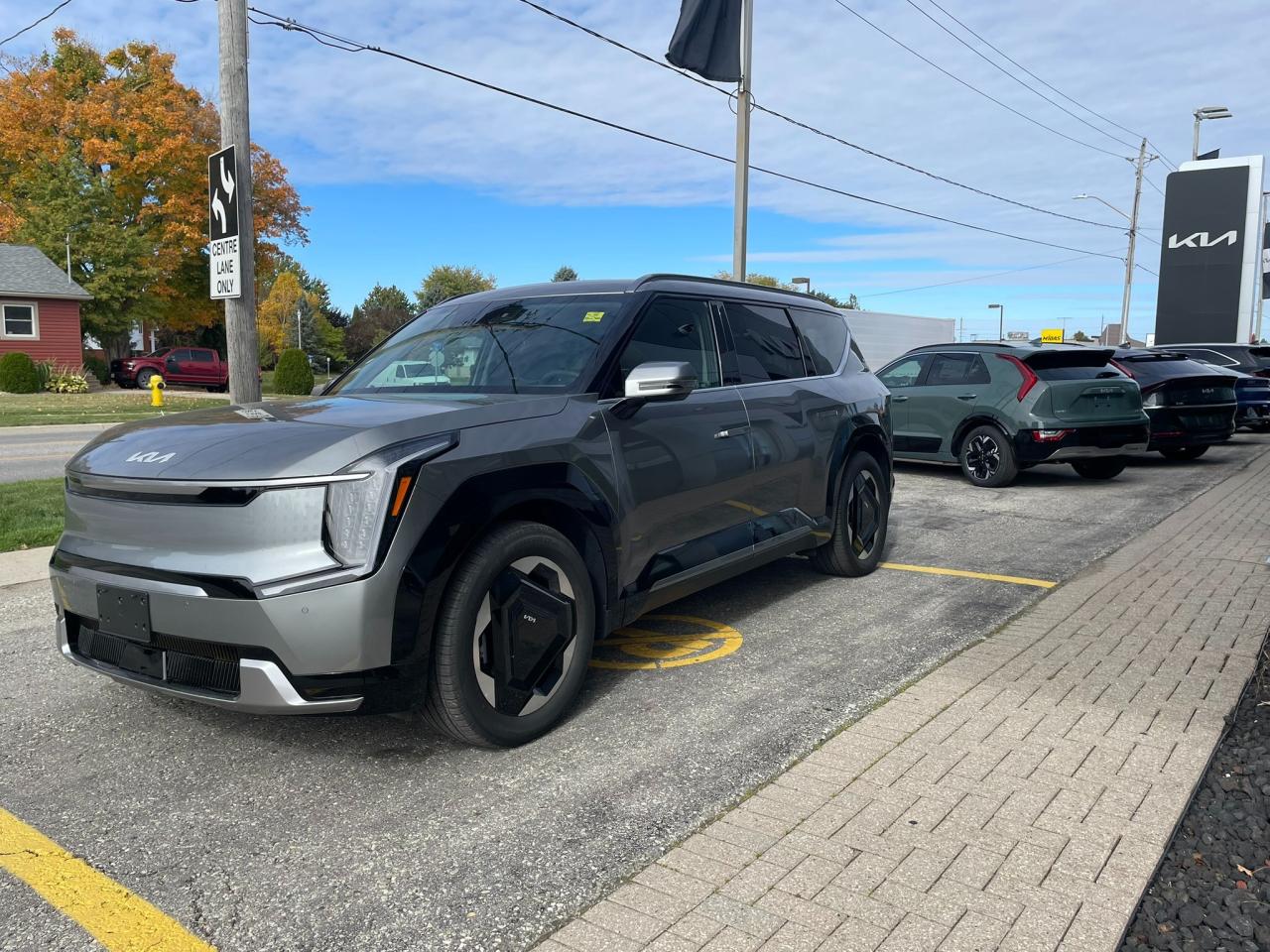 2026 Kia EV9 LAND W/PLUS PACKAGE Photo3