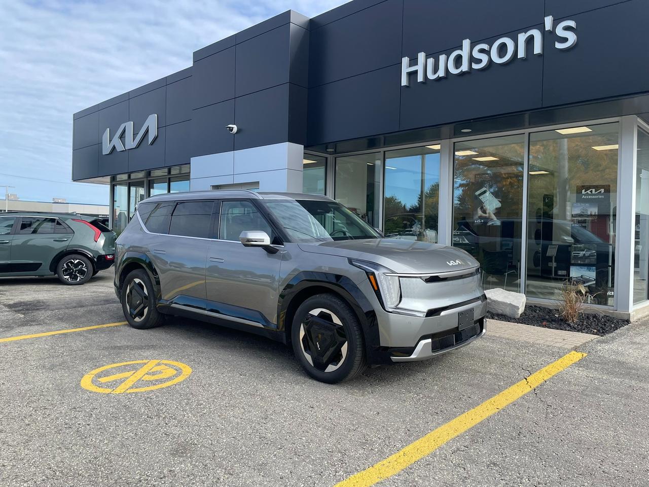 2026 Kia EV9 LAND W/PLUS PACKAGE Photo0