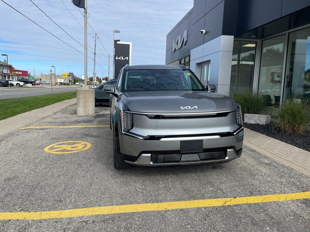 2026 Kia EV9 LAND W/PLUS PACKAGE Photo1